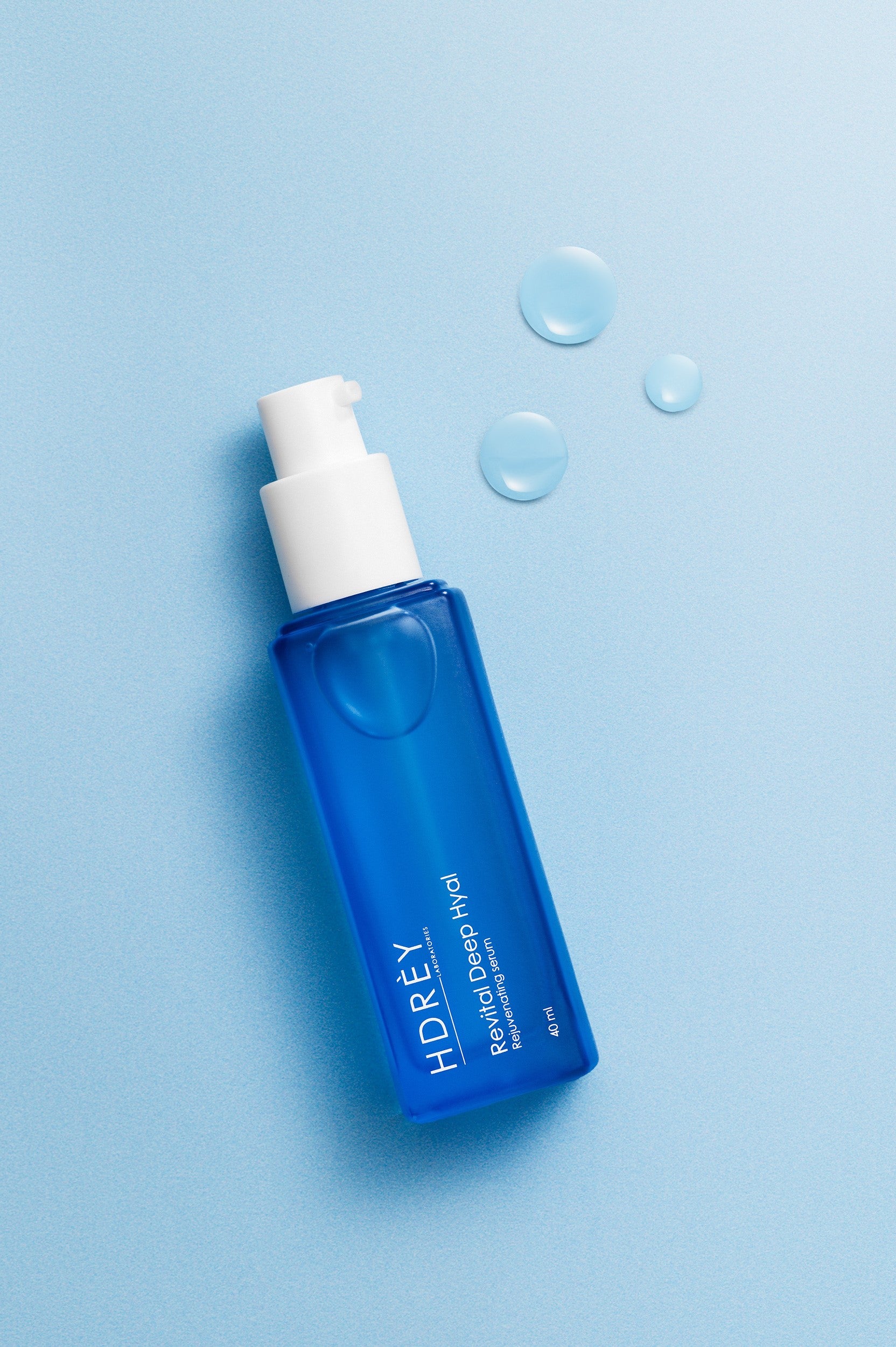 Intensywnie nawilżające serum z 4 formami kwasu hialuronowego i peptydami 40ml